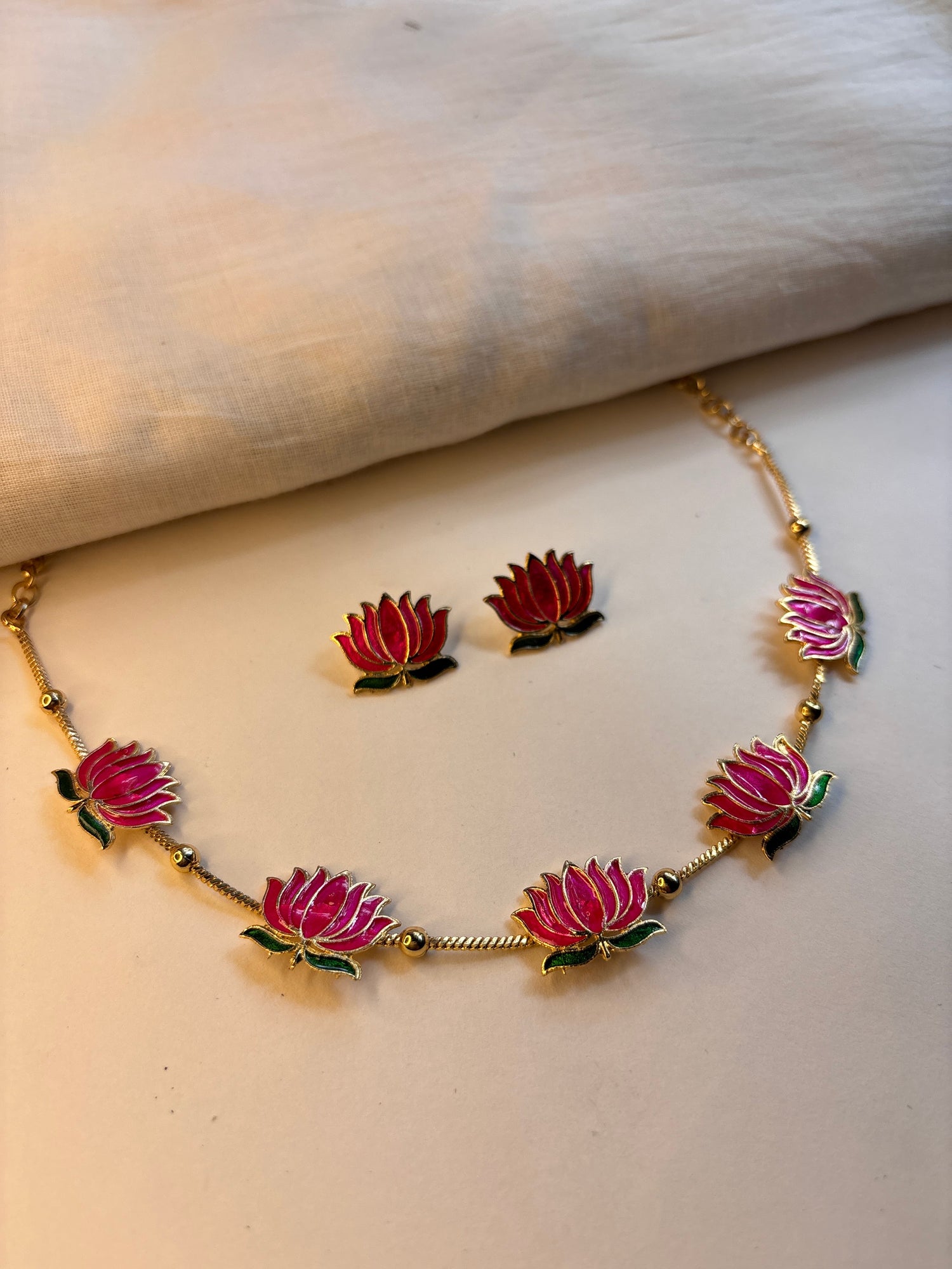 SIMPLE NECKLACE