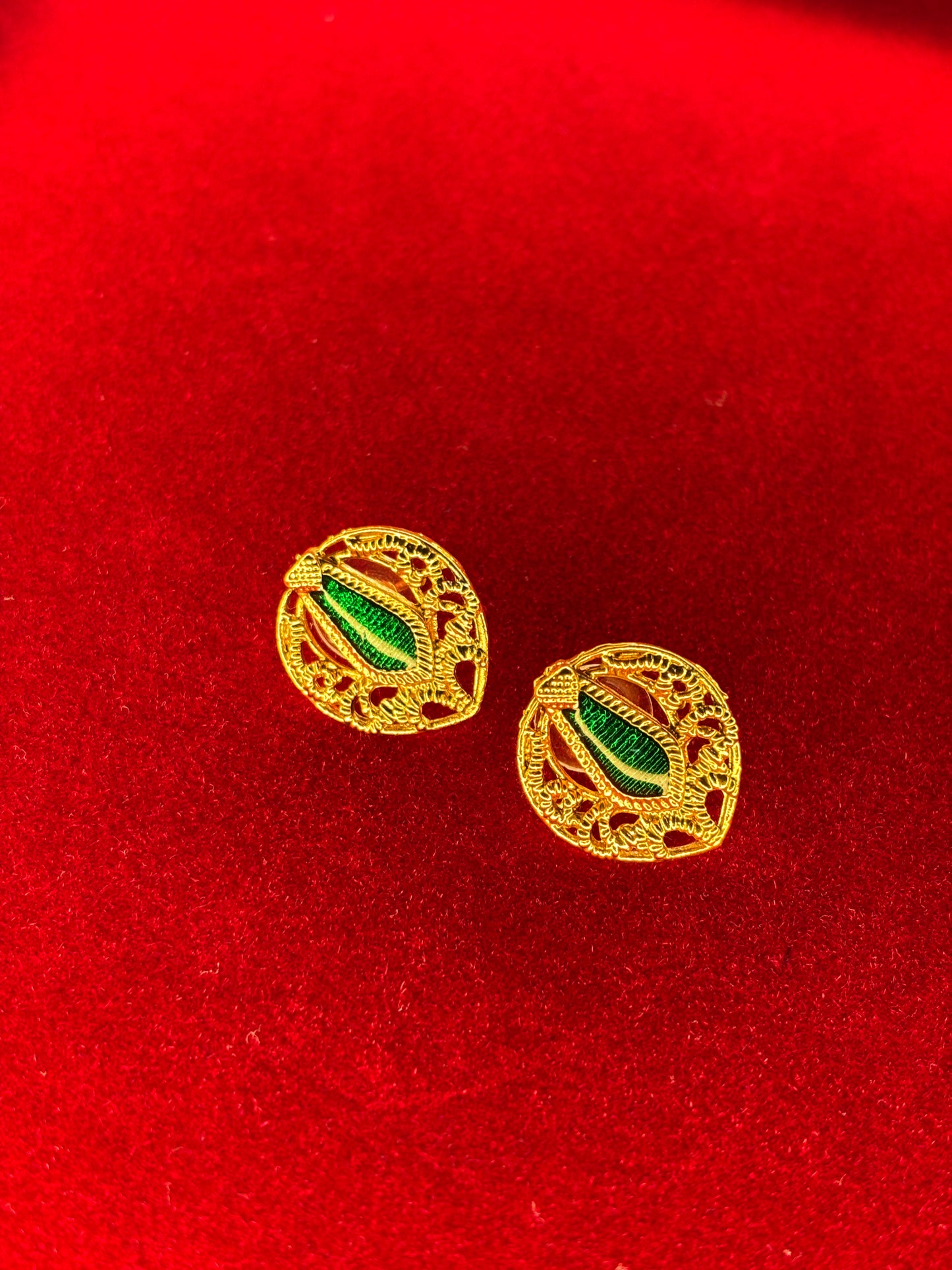 Traditional Antique Pendant Set