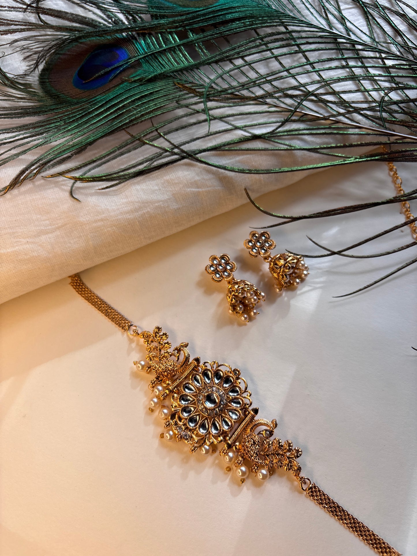 Antique Gold Kundan chocker Necklace with Earrings
