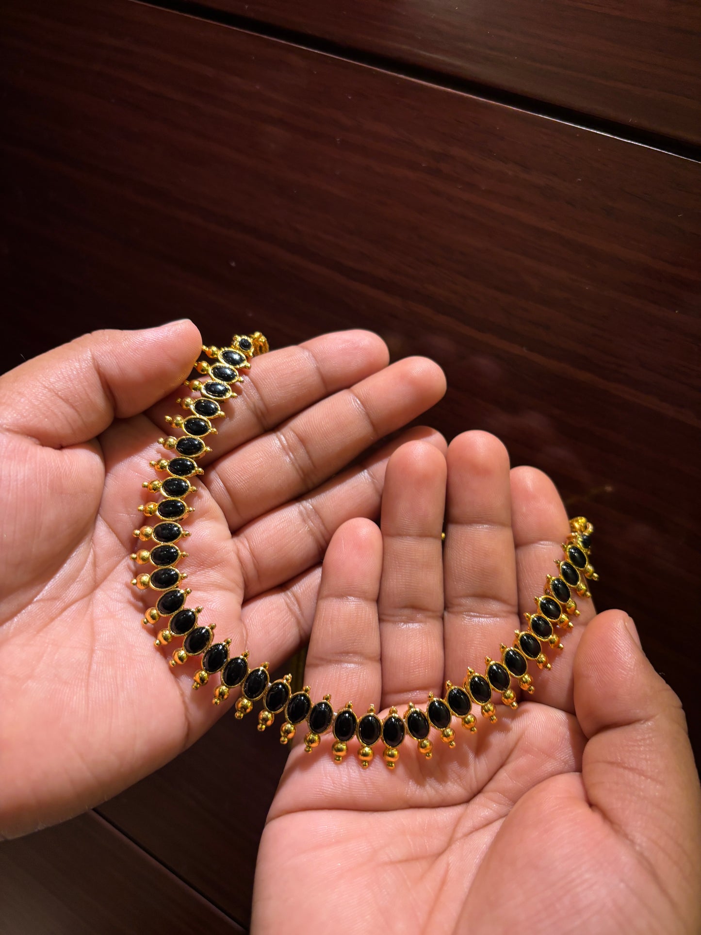 Traditional Black Stone Choker Necklace with Earrings (JYO7126)
