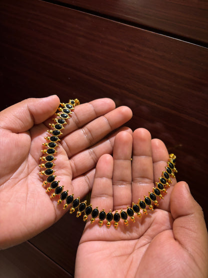 Traditional Black Stone Choker Necklace with Earrings (JYO7126)