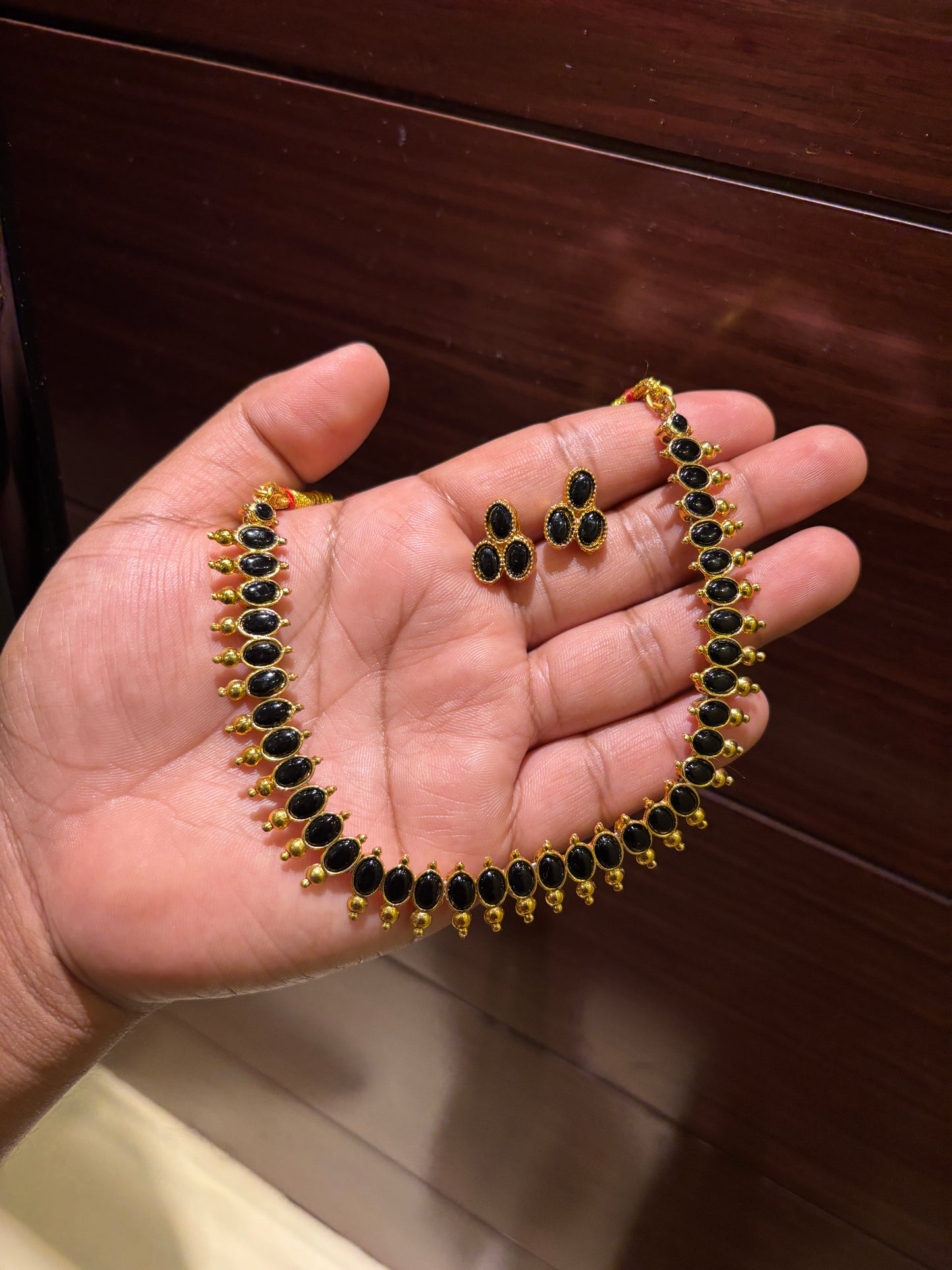 Traditional Black Stone Choker Necklace with Earrings (JYO7126)