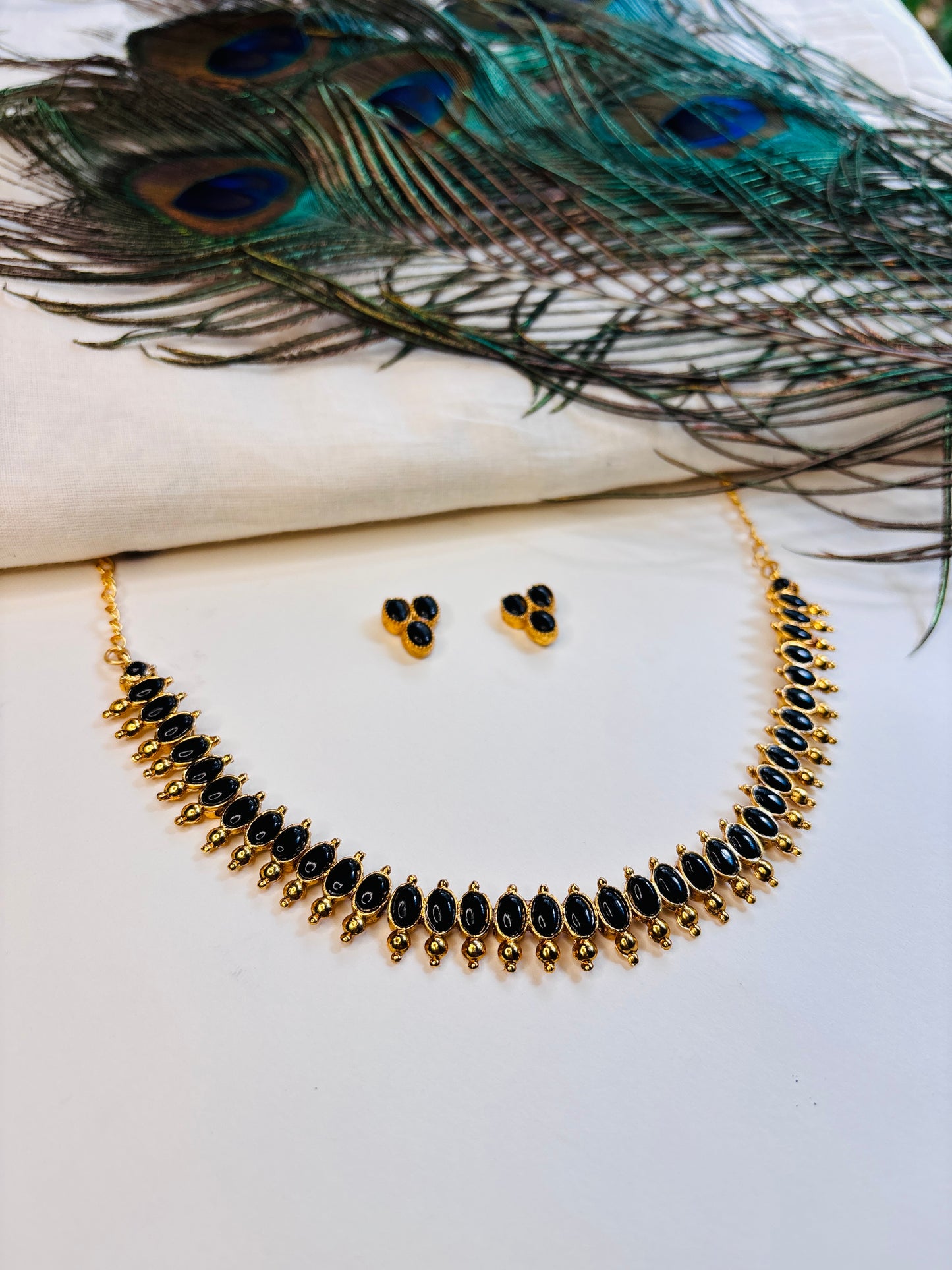 Traditional Black Stone Choker Necklace with Earrings (JYO7126)
