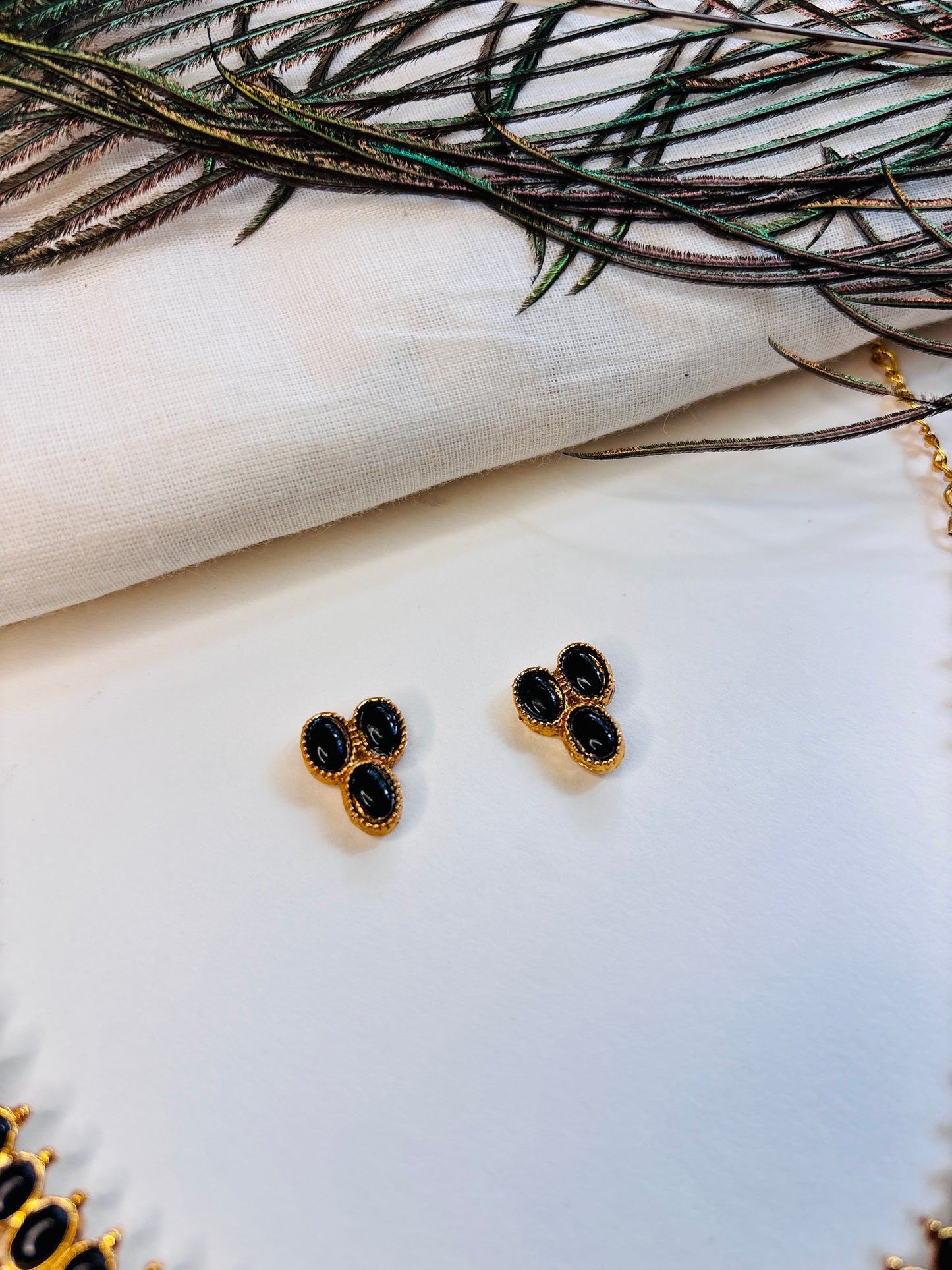 Traditional Black Stone Choker Necklace with Earrings (JYO7126)