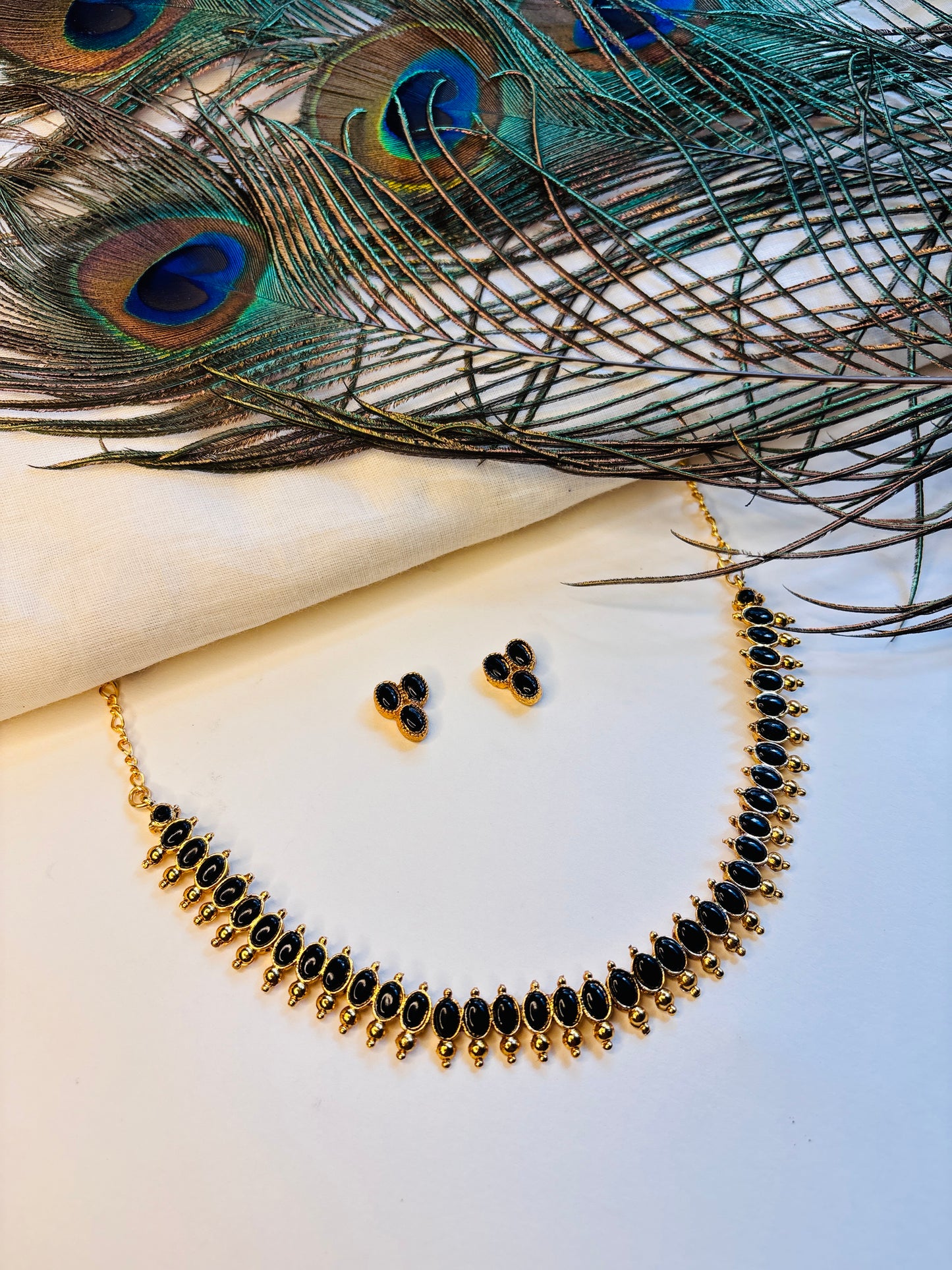 Traditional Black Stone Choker Necklace with Earrings (JYO7126)