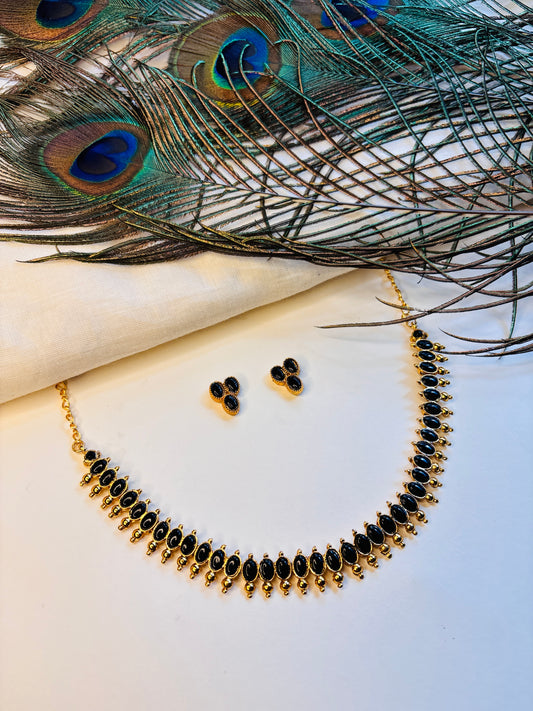 Traditional Black Stone Choker Necklace with Earrings (JYO7126)