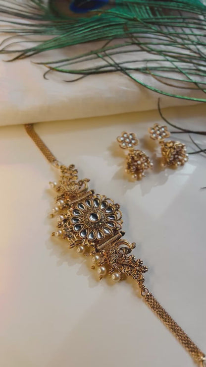 Antique Gold Kundan chocker Necklace with Earrings